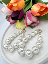 Load image into Gallery viewer, Kateryn Chunky Pearls Earrings