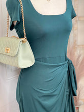 Load image into Gallery viewer, Scarlett Hunter Green Short Sleeve Midi Dress