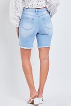 Load image into Gallery viewer, Alinna Hybrid Dream High-Rise Frayed Hem Shorts