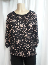 Load image into Gallery viewer, *CLEARANCE* Black and Mauve 3/4 Long Sleeve Printed Top