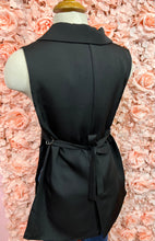 Load image into Gallery viewer, Ivy Button Black Vest