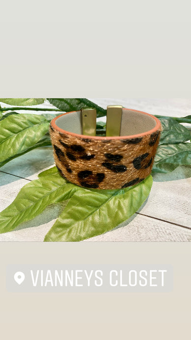 Animal Print Expandable Cuff